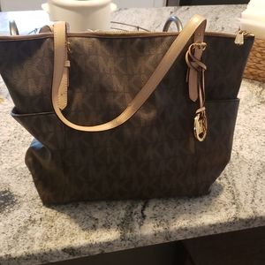Michael kors bag/Signature jet set tote
